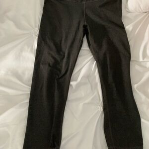 Black Form-Fitting Leggings with Smooth Finish